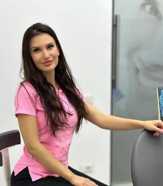 Dr. Mara Alexandra Damoc — Medic stomatolog